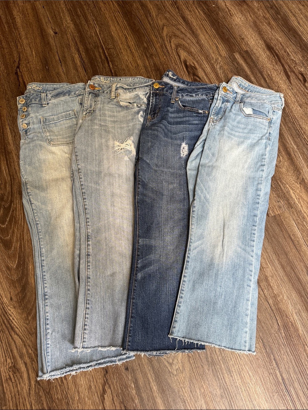 American Eagle Outfitters Womens Light to Dark Blue Distressed Jeans Bundle